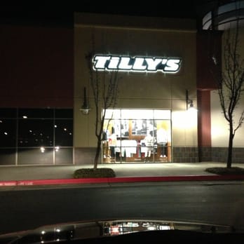 Tillys - Men's Clothing Near Me - Folsom, California