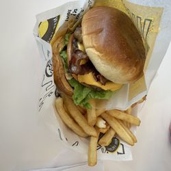 WNB Factory - Bacon and cheese steak burger, fries