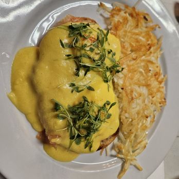 The Secret Garden - Smoked Salmon Benedict - Breakfast & Brunch Near Me - Modesto, California