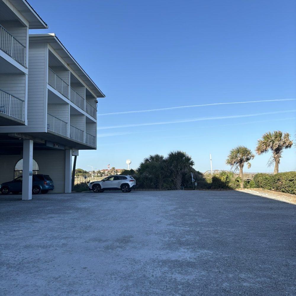 Ocean Isle Inn - Parking was plenty on Thursday but packed on Friday night. - Hotels Near Me - Ocean Isle Beach, North Carolina Ocean Isle Inn - Parking was plenty on Thursday but packed on Friday night. - Hotels Near Me - Ocean Isle Beach, North Carolina