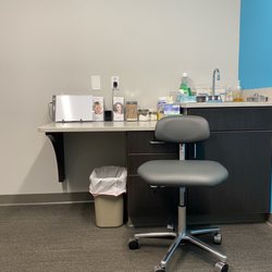 Oral & Facial Surgery for Adults & Children - Consultation room. My procedure was performed in a different room that looked more like an operating room.