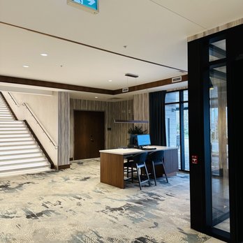 DoubleTree by Hilton Windsor Hotel & Suites - Hotels Near Me - Windsor, Ontario