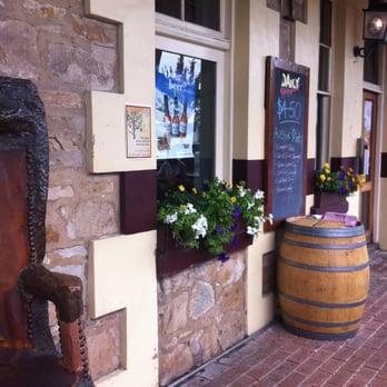 German Arms Hotel - Restaurants Near Me - Hahndorf, SA German Arms Hotel - Restaurants Near Me - Hahndorf, SA