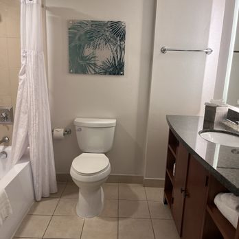DoubleTree by Hilton Hotel Carson - Hotels Near Me - Carson, California
