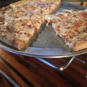 American Pie Pizzeria - Medium Chicken Alfredo pizza - Pizza Near Me - Griffin, Georgia