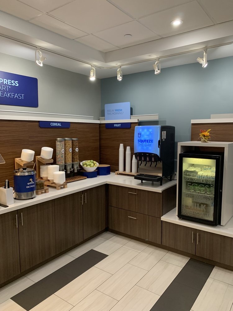 Holiday Inn Express & Suites Los Angeles Downtown West