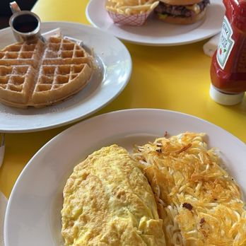 Fred 62 - Diners Near Me - Los Angeles, California