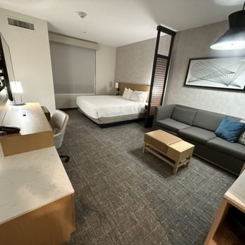 Hyatt Place Bakersfield - room - Hotels Near Me - Bakersfield, California