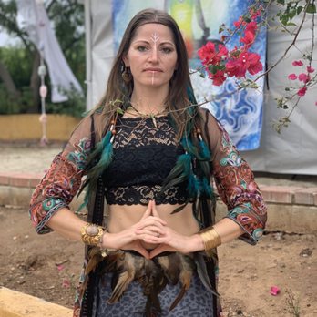 Soul Flow Wellness - Founder, Amber Rose providing reiki healing at a tantra festival. - Life Coach Near Me Soul Flow Wellness - Founder, Amber Rose providing reiki healing at a tantra festival. - Life Coach Near Me