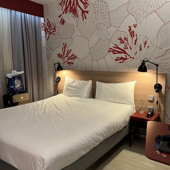 Ibis Styles - Bed - Hotels Near Me - Barcelona, B