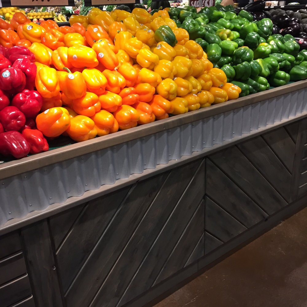 Fresh Thyme Market - Lots of pretty produce - Farmers Market Near Me - Bloomington, Minnesota