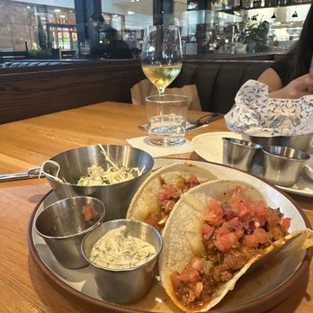 Earls Kitchen + Bar - Yucatán chicken tacos - New American Near Me - Miami, Florida Earls Kitchen + Bar - Yucatán chicken tacos - New American Near Me - Miami, Florida