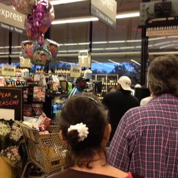Vons - 2 lanes out of 8 open.  Just the everyday happenings during the dinner rush at Vons.  I counted 10 people behind me in line. - Grocery Near Me - Los Angeles, California