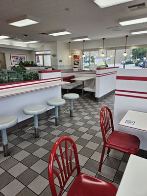 In-N-Out Burger by null