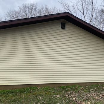 Your Source Home Services - Vinyl siding of garage after we did a thorough cleaning: - Gutter Services Near Me - Bedford, Indiana Your Source Home Services - Vinyl siding of garage after we did a thorough cleaning: - Gutter Services Near Me - Bedford, Indiana