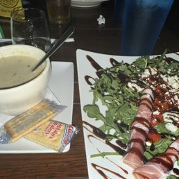 Clam chowder and arugula pear salad Clam chowder and arugula pear salad