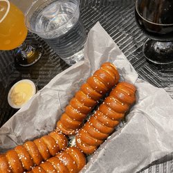 Southernside Brewing - Pretzels with beer cheese