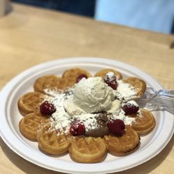 Gelato Brothers - Ahh the delicious smell of fresh-made European dessert waffles.