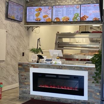 Abbaston Kitchen - Counter and menu - American Near Me - Salem, New Hampshire