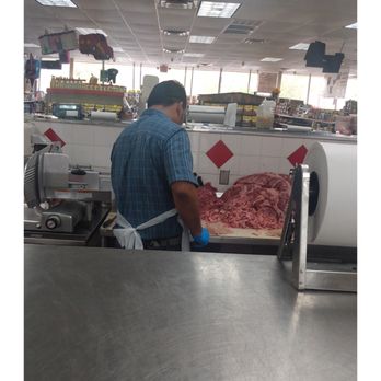 La Moreliana - a man cutting a pizza - Seafood Markets Near Me - Pearland, Texas