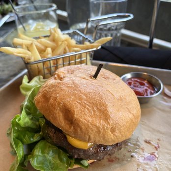 Idyllwild Brewpub - Cheeseburger - Brewpubs Near Me - Idyllwild, California Idyllwild Brewpub - Cheeseburger - Brewpubs Near Me - Idyllwild, California