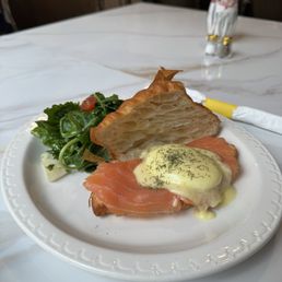 Croissant Benedict
