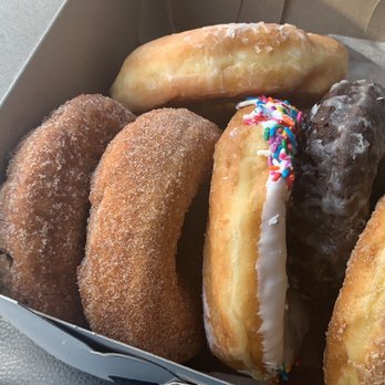 Neil’s Donuts - Regular glaze,old fashion cinnamon, apple cider cinnamon, vanilla frosted , Chocolate glazed, and raised cinnamon sugar - Donuts Near Me - Middletown, Connecticut Neil’s Donuts - Regular glaze,old fashion cinnamon, apple cider cinnamon, vanilla frosted , Chocolate glazed, and raised cinnamon sugar - Donuts Near Me - Middletown, Connecticut