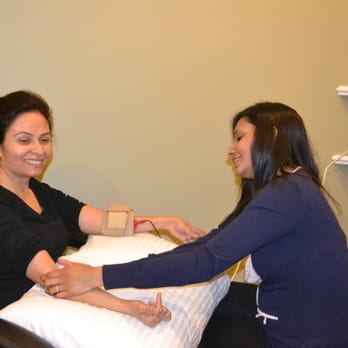 ChiroCenter - Doc hard at work treating patients! - Physical Therapy Near Me - Hanover Park, Illinois ChiroCenter - Doc hard at work treating patients! - Physical Therapy Near Me - Hanover Park, Illinois