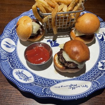 MoCo's Founding Farmers - Sliders - New American Near Me - Potomac, Maryland MoCo's Founding Farmers - Sliders - New American Near Me - Potomac, Maryland