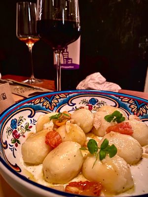 Terre| Pasta & Natural wine by null