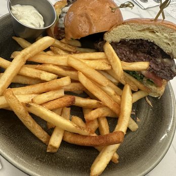 Mauka Market - Burger - Sports Bars Near Me - Honolulu, Hawaii