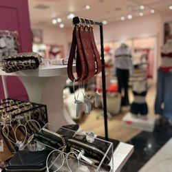 Victoria's Secret - Accessories