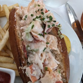 Prime - Lobster roll - American Near Me - Huntington, New York Prime - Lobster roll - American Near Me - Huntington, New York