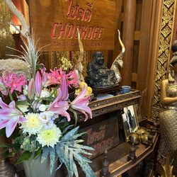 Chookdee Thai - Interior decor - front entrance
