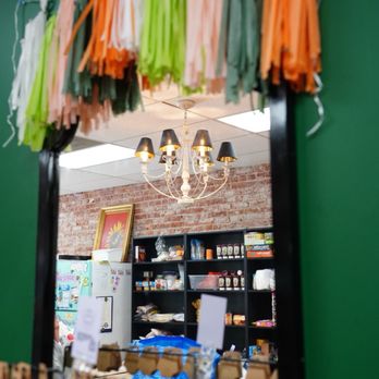 Underdog Bookstore - Bookstores Near Me - Monrovia, California