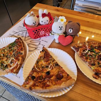Hopohni - We got three slices: mushroom, combination, and smoked pork... all were delicious! - Pizza Near Me - Urban Honolulu, Hawaii