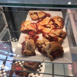 Mom's Bistro - Strawberry and Rhubarb pie, delicious!