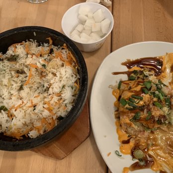 Bonchon Costa Mesa - Tofu bimbimbap with the wrong type of rice and salmon avocado roll drowning in mayonnaise! So gross. - Chicken Wings Near Me - Costa Mesa, California