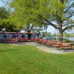 Zur Fähre - Biergarten Eining