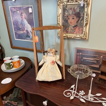 Past Present & In Between Indoor - Cat on swing - Flea Markets Near Me - Albuquerque, New Mexico