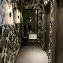 Maki Hibachi - Love the wallpaper and lighting in the restroom vestibule