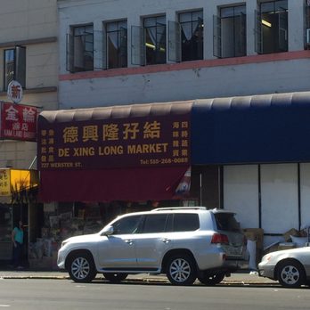 De Xing Long Market - cars parked on the side of the road - Grocery Near Me - Oakland, California De Xing Long Market - cars parked on the side of the road - Grocery Near Me - Oakland, California