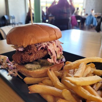Faces Brewing - Southern chicken sandwich - Brewpubs Near Me - Malden, Massachusetts