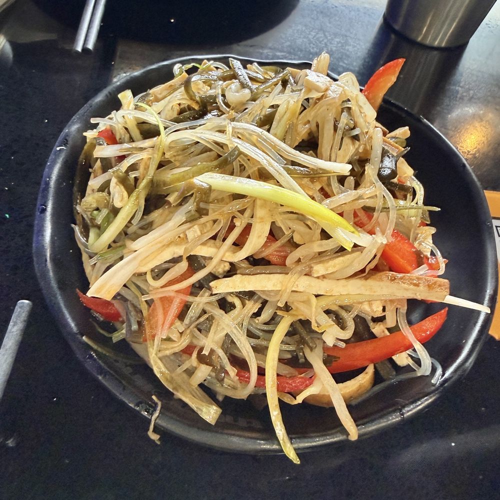 Thumbling - Marinated Seaweed and Bean Sprouts Salad - Shanghainese Near Me - West Covina, California