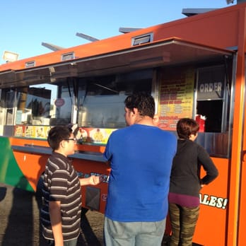 Tacos Arandas - Waiting to get some tacos! - Food Trucks Near Me - Whittier, California
