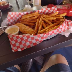 Captain Dan's Bar & Grill - Great Fish and chips