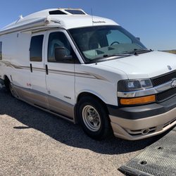 Lee's Towing - Flat tire, Lee's helped tow me to tire shop!