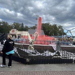 Six Flags Fright Fest - Main fountain