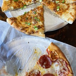 MOMO Craft Pizza & Bar - Pepperoni, Chesapeake Maryland Crab Pizza