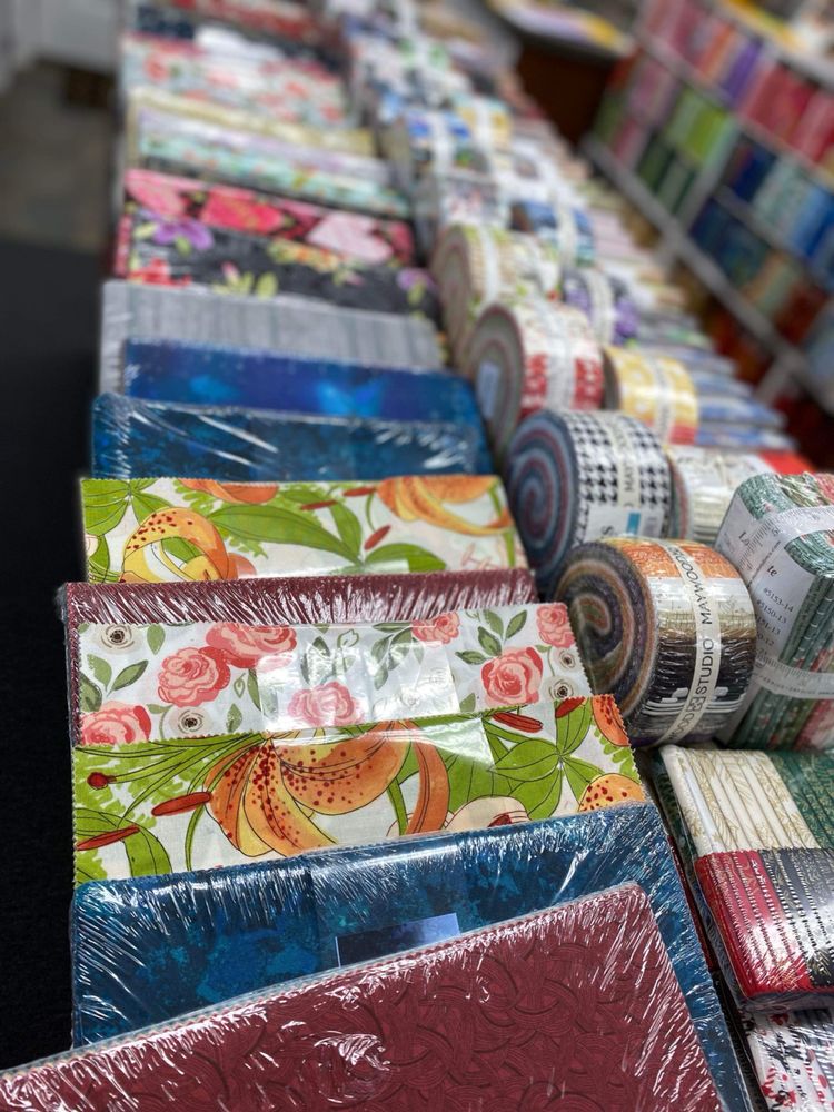 ZIGZAG CORNER QUILTS & BASKETS Updated October 2024 27 Photos